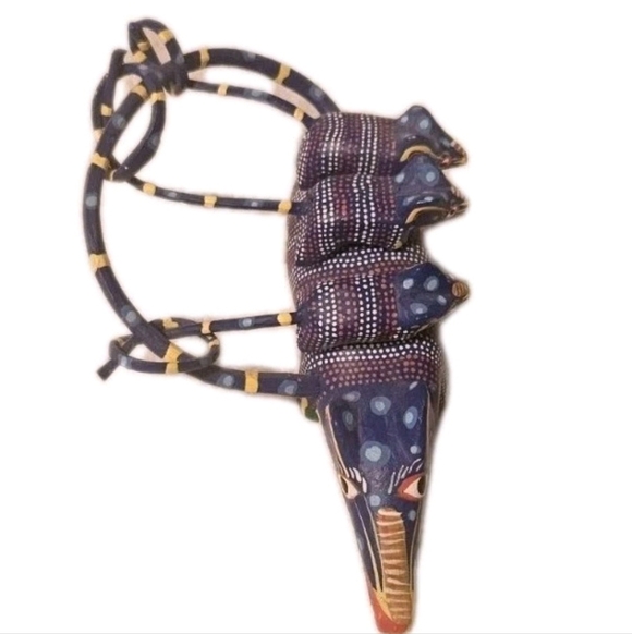 Oaxaca Mexican Alebrije Handcarved Wood Sculpture Opossum Unique Beautiful Color - Picture 2 of 4